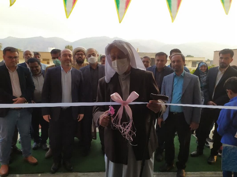 در دومین روز از دهه فجر و با حضور استاندار هرمزگان؛مدرسه ۹ کلاسه حمزه چاهو در بندرعباس افتتاح شد