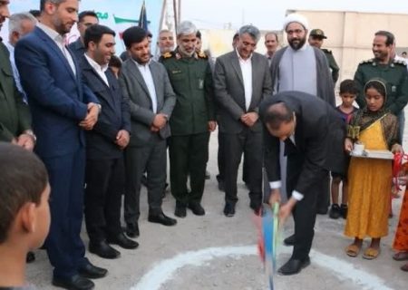 با حضور مسوولین انجام شد؛برگزاری آیین کلنگ زنی مدرسه 9 کلاسه شهید علی اکبر انتظامی
