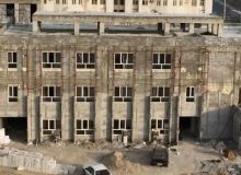 در هفته بزرگداشت معلم مدرسه۱۵ کلاسه زنده یاد آسیه صالحی در شهرک پیامبر اعظم در حال احداث می باشد
