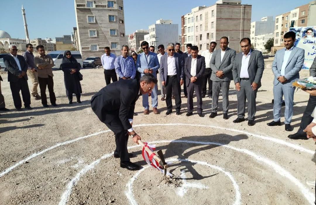درایام مبارک دهه فجر ؛برگزاری آیین کلنگ زنی دبیرستان نمونه دولتی “خرد” در قشم