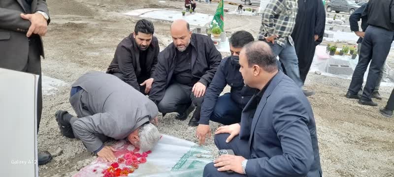 بازدید رییس سازمان نوسازی مدارس کشور از گلزار شهدای دانش‌آموز شجره طیبه میناب