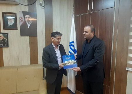 برگزاری آیین تجلیل از ایثارگران و خانواده شهید در نوسازی مدارس هرمزگان